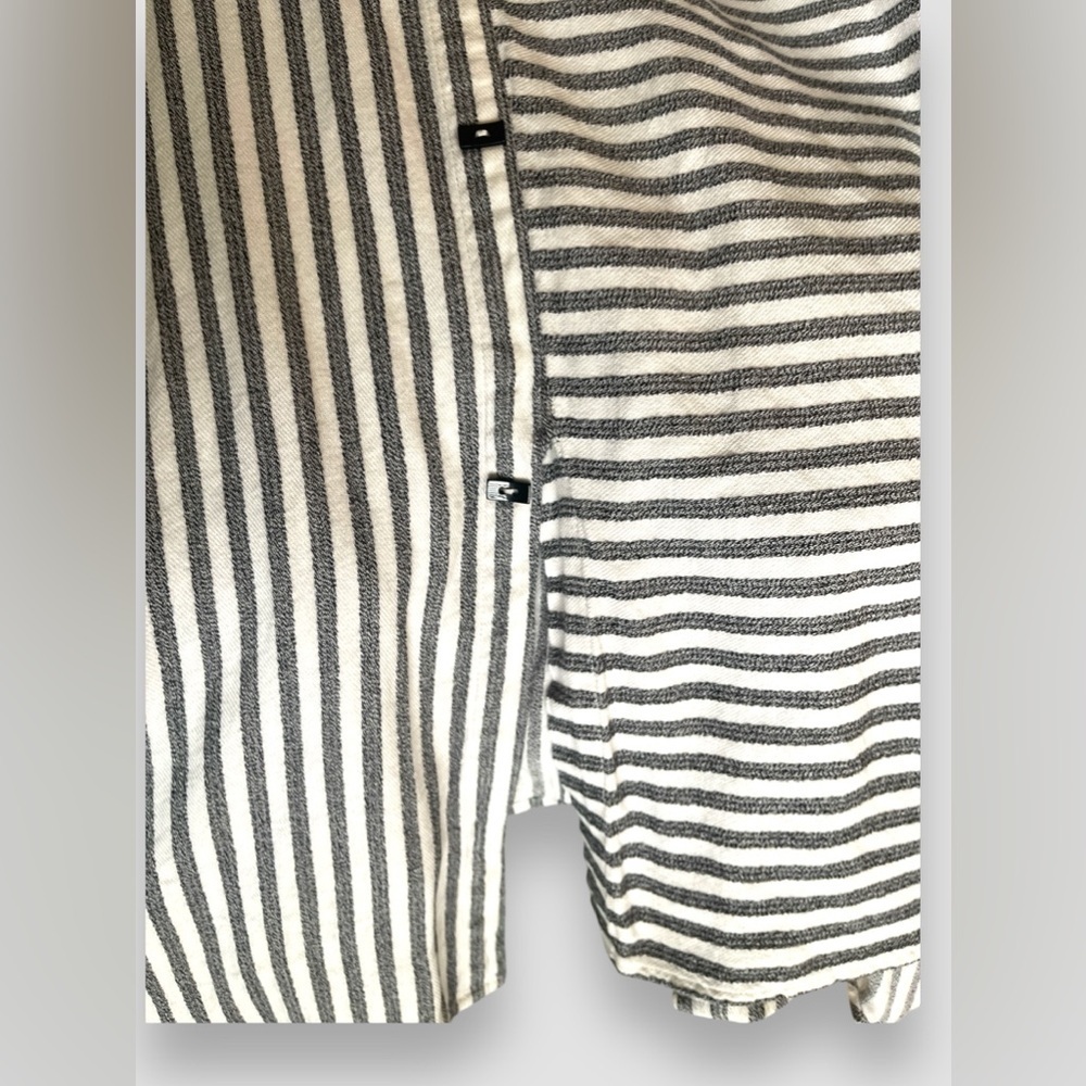 Soft Surroundings Womens Asymmetrical Striped Shirt Tunic Top Lagenlook Gray L - Picture 9 of 12